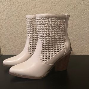 Just fab Jessie James Decker boots